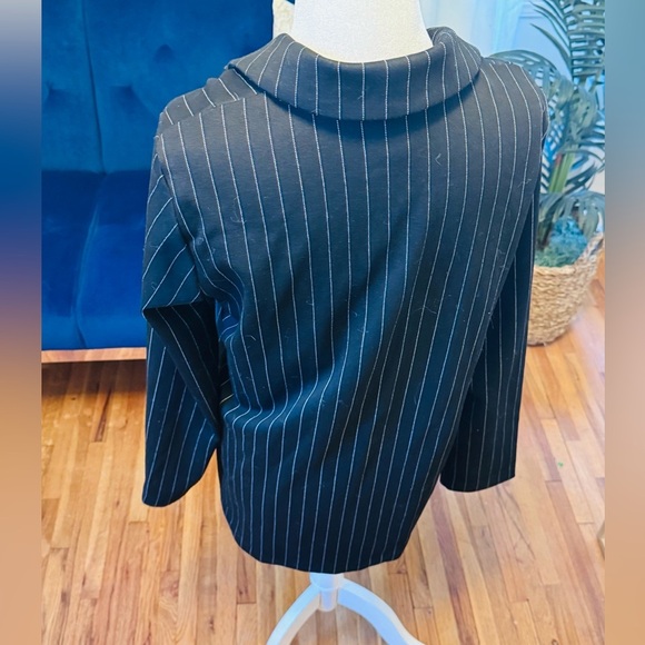 Oversized Boxy DIVIDED Black and White Pinstripe Women’s Blazer - Picture 8 of 8